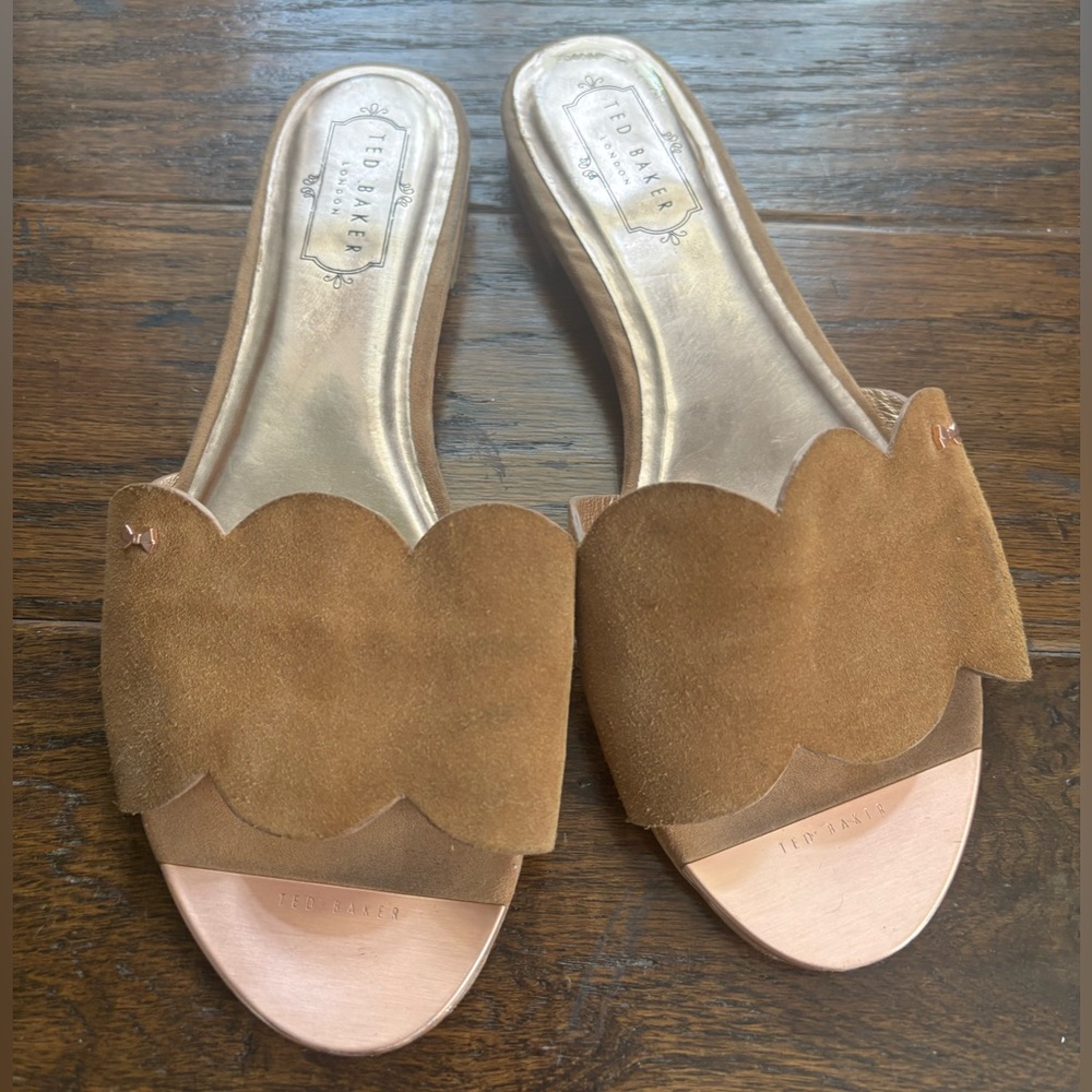 Ted Baker London dressy suede tan scalloped flat sandals size 38.5 8